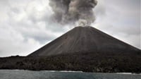 Peneliti: Timbunan Material Vulkanik Anak Krakatau Permudah Longsor