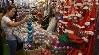 Larangan Ucapan Natal & Nasib Penjual Pernak-pernik di Asemka