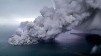 Gunung Anak Krakatau Keluarkan Letusan, Tinggi Puncak Menyusut