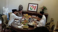 Sambil Makan Pecel Jokowi Ma'ruf Bahas Hasil Survei