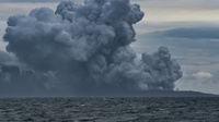 Anak Krakatau Alami Empat Kali Kegempaan Letusan Senin Dini Hari