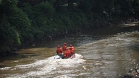Pencarian Anak Tenggelam di Sungai Ciliwung