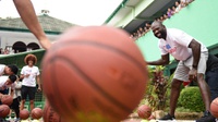 Legenda NBA Jason Richardson Memberi Pelatihan untuk Siswa SMA