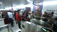 Hari Pertama Tarif Normal, Penumpang MRT Jakarta Capai 77 Ribu