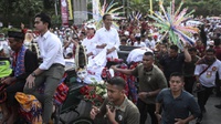 Relawan Jokowi-Ma'ruf Bersihkan Sampah Sisa 