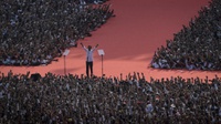 Jokowi Lari ke Atas Panggung Konser Putih di GBK
