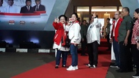 Datang ke Lokasi Debat, Megawati Acungkan Salam 3 Jari