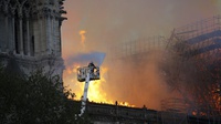 Kebakaran di Notre Dame, Warga Perancis Berdoa dan Nyanyikan Pujian