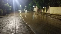 Warga Bukit Duri Bersih-bersih Usai Banjir