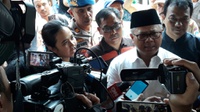 KPU Serahkan Santunan Tunai ke 4 Petugas Pemilu di Jakbar & Tangsel