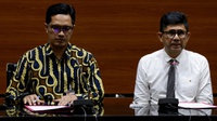 KPK Geledah Rumah Anggota DPRD hingga Bupati Bengkalis