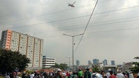 Helikopter Sirami Massa Aksi 22 Mei dengan Air Kali Ciliwung