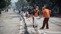 Pasukan Oranye Bersihkan Puing Sisa Kerusuhan 22 Mei