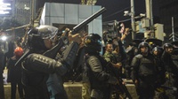 Brimob Mulai Menyisir Massa Aksi yang Datang dari Hotel Millenium