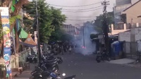 Kondisi di Slipi Berbalik, Polisi Pukul Mundur Demonstran