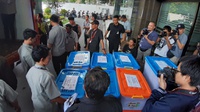 KPU Serahkan 272 Kontainer Plastik Alat Bukti Sengketa Pemilu