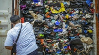 Pemerintah Didesak Selesaikan Serbuan Impor Sampah Plastik Ilegal