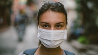 Cara Cegah Bau Mulut Saat Memakai Masker dan Apa Penyebabnya?