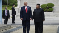 Trump Undang Kim Jong Un ke AS Usai Jabat Tangan Simbolik di DMZ