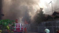 Setelah 4 Jam, Kebakaran Pemukiman Tebet Berhasil Dipadamkan