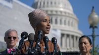 Ilhan Omar: Perempuan Berjilbab dari Somalia Lawan Donald Trump