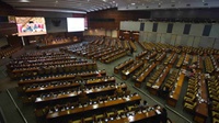 Bahas APBN 2018, Ruang Rapat Paripurna DPR RI Banyak Kursi Kosong