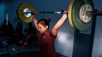 7 Manfaat Olahraga Angkat Beban Bagi Perempuan