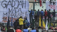 Setelah Mahasiswa Dipukul Mundur, Barisan Buruh Maju ke Gedung DPR