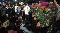 50 Personel TNI Redam Massa Aksi di Kolong Fly Over Ladogi Senayan