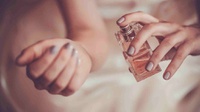5 Cara Pakai Parfum Agar Lebih Tahan Lama