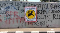 Coretan Dinding Demonstran: dari DPR ke Polisi
