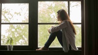 3 Jenis Kesepian yang Sering Dialami Seseorang & Cara Mengatasinya