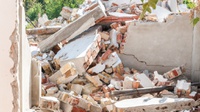 Dua Pekerja Tewas Tertimbun Reruntuhan Masjid di Mamuju