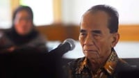 Mantan Gubernur Riau Annas Maamun Hirup Udara Bebas