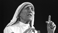 Bunda Teresa, Pecinta Kaum Papa yang Kekudusannya Diragukan