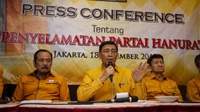 Wiranto Serahkan Mantan Kader Hanura Gabung ke PPP