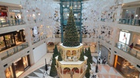 Pohon Natal Menghiasi Mal di Jakarta
