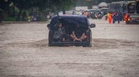 Warga Kemayoran Tewas Akibat Tersetrum Listrik Saat Banjir Jakarta