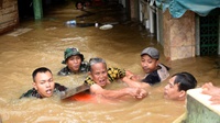 Banjir Setinggi Dua Meter Menggenagi Kampung Pulo
