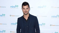 Film Abduction di Trans TV: Taylor Lautner Cari Tahu Masa Lalunya