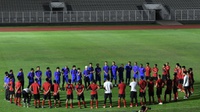 Lawan Corona, Insan Sepak Bola Indonesia Beri Motivasi Tenaga Medis
