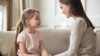 6 Cara Membangun Komunikasi dengan Anak: Hindari Kalimat Negatif
