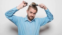 7 Tips Potong Rambut Sendiri Bagi Pria Saat Karantina Mandiri