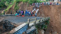 Jembatan Muhara di Lebak Banten Roboh Diterjang Banjir