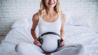 Ketahui Manfaat Mendengarkan Musik Bagi Perkembangan Bayi