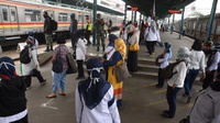 Commuter Line saat New Normal Diikuti Penyekatan Stasiun & Kereta