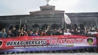 PDIP akan Lapor Polisi soal Bakar Bendera Banteng di Demo RUU HIP