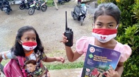Kisah Anak Sekolah di Dusun Terpencil NTB Belajar Lewat HT