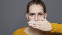 Cara Mengatasi dan Mencegah Bau Mulut yang Mengganggu
