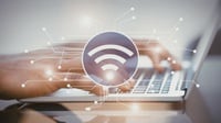 Tantangan Wacana Kecepatan Internet Minimal 100 Mbps di RI